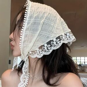 Elegant White Lace Headscarf